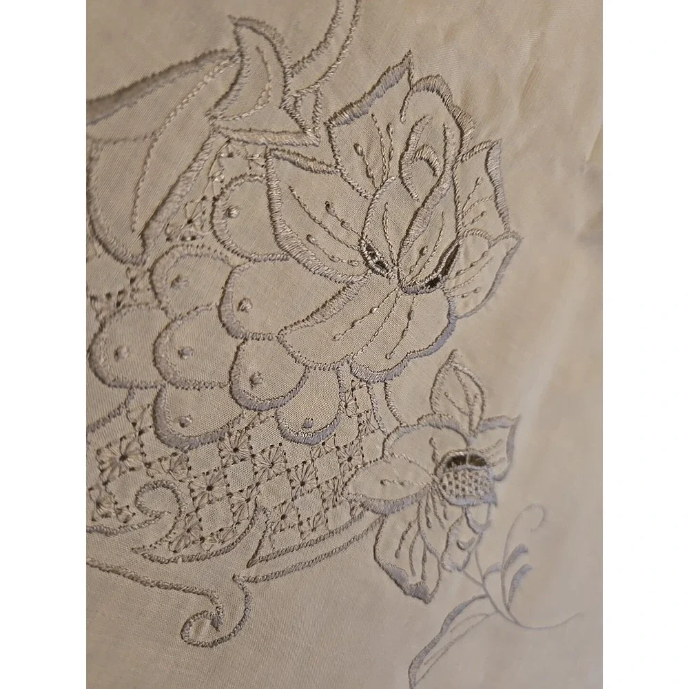 Italian  Embroidered and Cutwork Linen Tablecloth Floral  84